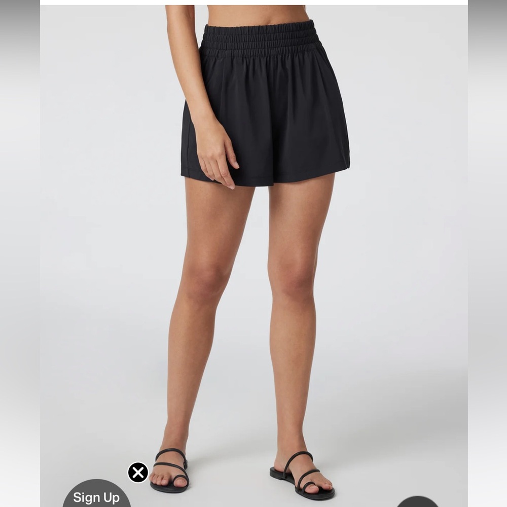 NWT NEW VUORI Villa Shorts in Black size Small!